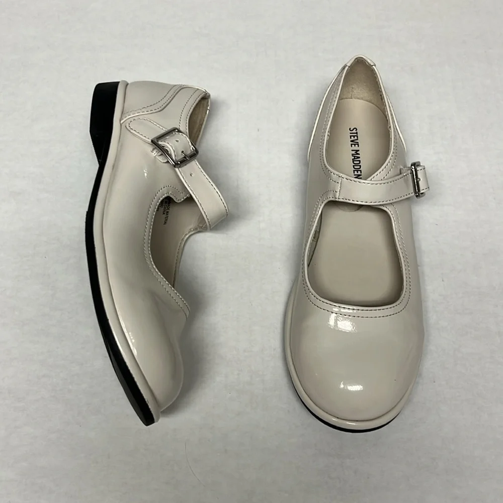 Steve Madden Jkenny off white patent leather Mary Jane dress shoe flats sz 5